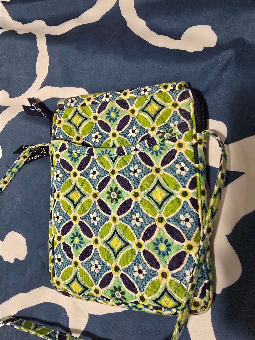 Vera Bradley 3-Piece Travel & Campus Bundle – Retired "Daisy Daisy" Pattern 🌼✨ - Picture 8 of 10